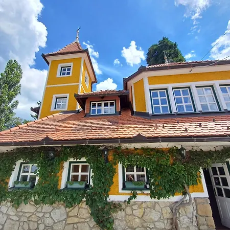 Herga Wine Estate - Old Lady -