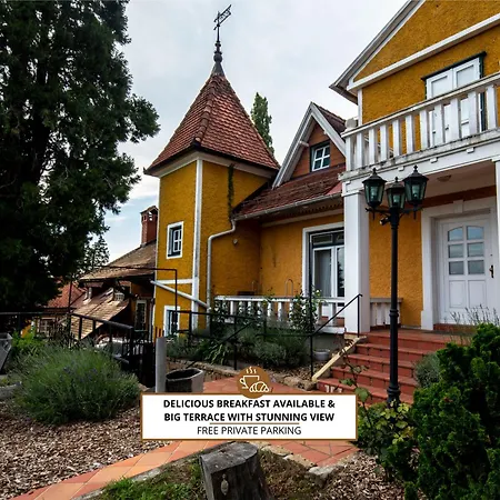 Villa Herga Wine Estate - Old Lady -