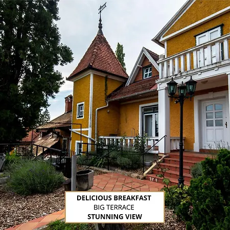 Villa Herga Wine Estate - Old Lady -