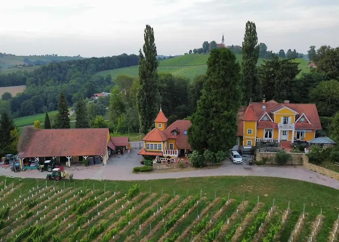 Villa Herga Wine Estate - Old Lady -