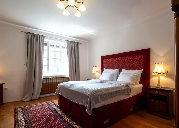 Herga Wine Estate - Old Lady - *