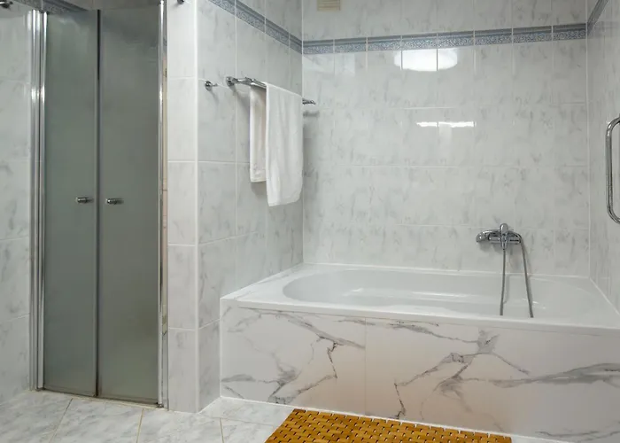 Herga Wine Estate - Old Lady -